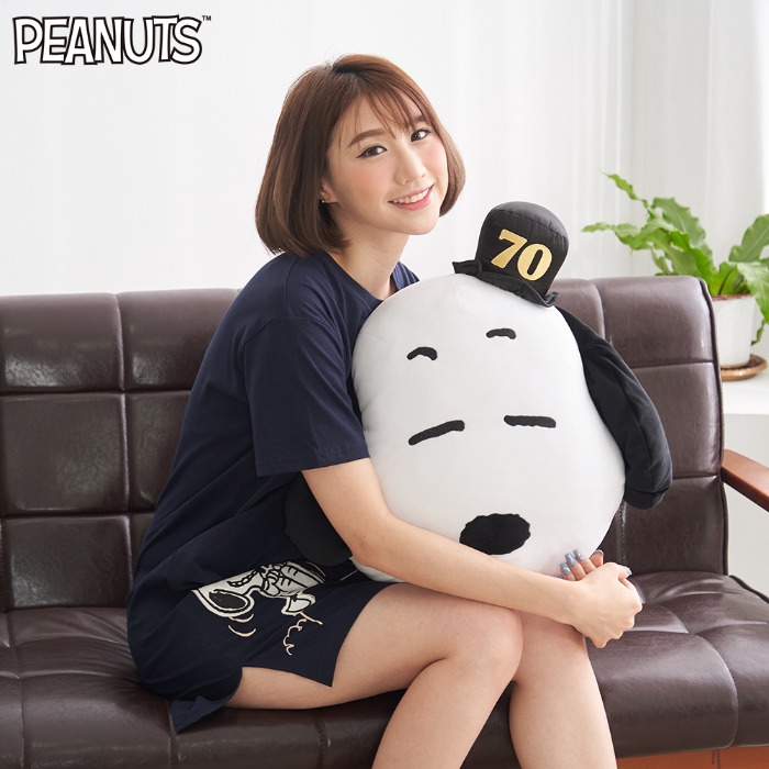 Peanuts 史努比70週年46公分大頭抱枕 環球購物中心