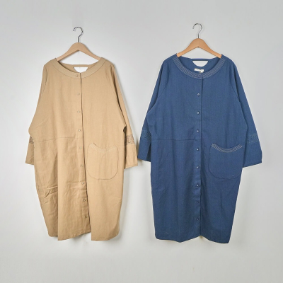 【MOSS CLUB】日系圓領單排釦外罩型兩穿長袖洋裝 藍 卡34038011
