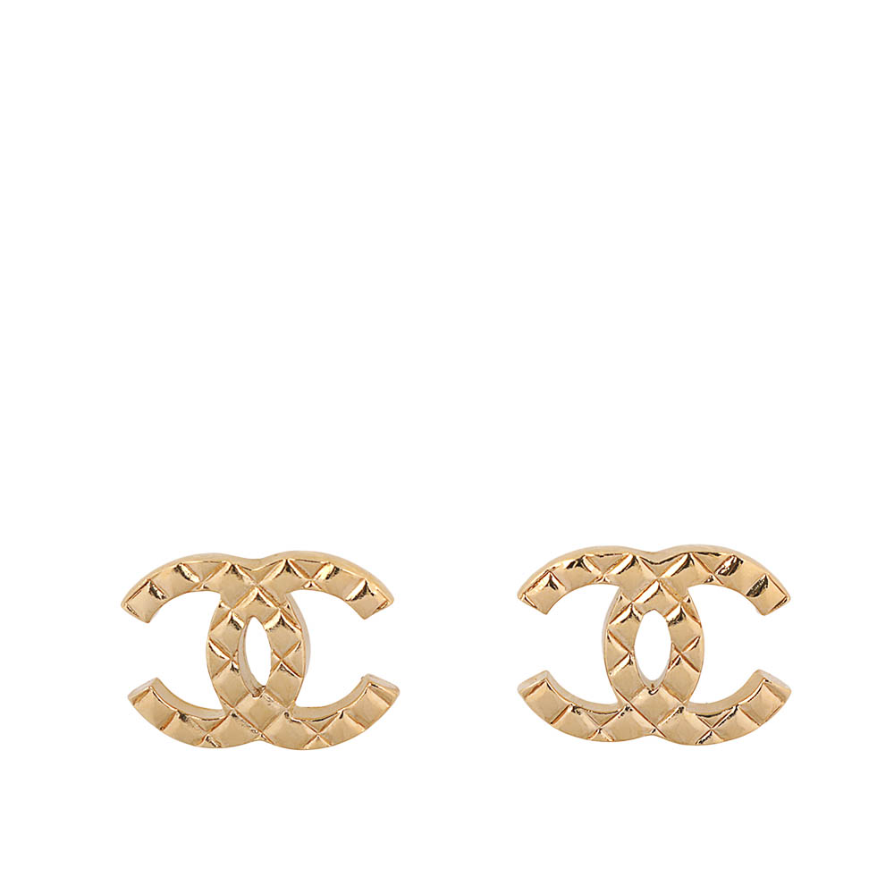 【CHANEL】CC Logo 菱格紋針式耳環(金色)